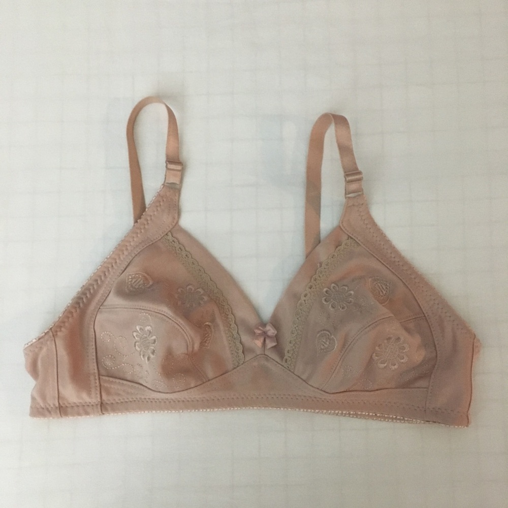Wireless 90s pink flower and heart embroidered bra